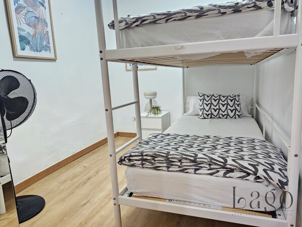 2 bedrooms, iron/ironing board, travel cot, free WiFi
