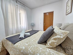2 Schlafzimmer, Bügeleisen/Bügelbrett, Reisekinderbett, kostenloses WLAN