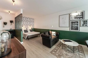 TV - Studio Retro Green hyper center behind Sofitel (Luxembourg)