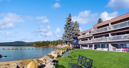 Lake View Condo with Private Beach Access, Heated Pool, Near Ski Resorts
