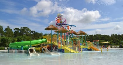 One Bedroom Spacious Palm Beach Condo Heated Pool