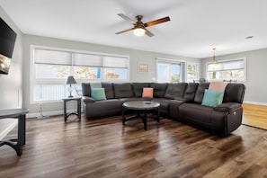 Living area - Island Road Escape (Grass Lake)