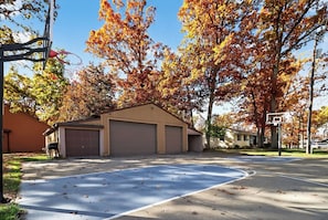 Property grounds - Island Road Escape (Grass Lake)