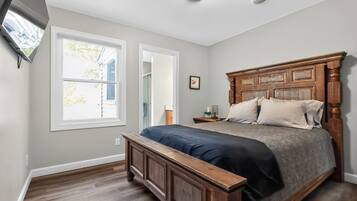 House, 4 Bedrooms, Pets Allowed, Lakeside | Blackout drapes, iron/ironing board, free WiFi