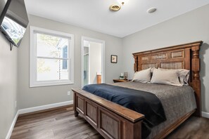 House, 4 Bedrooms, Pets allowed, Lakeside | Blackout curtains, iron/ironing board, free WiFi - Island Road Escape (Grass Lake)