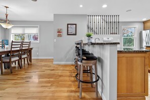 Dining - Island Road Escape (Grass Lake)