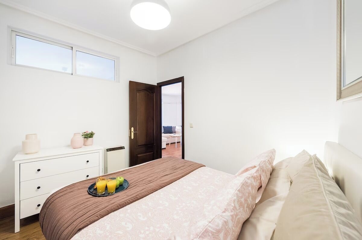 2 dormitorios, tabla de planchar con plancha, wifi y ropa de cama