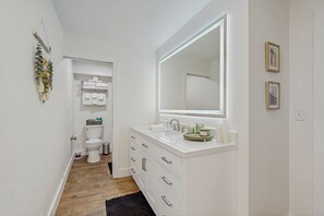Hair dryer, towels - Updated Ski In/Out Family Friendly Condo Near Shops, Restaurants (Girdwood)
