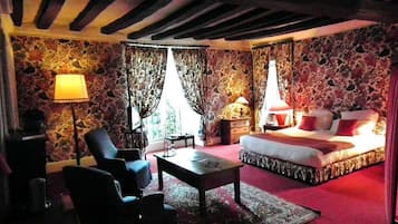 In-room safe, soundproofing, free WiFi