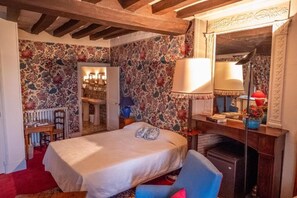 In-room safe, soundproofing, free WiFi