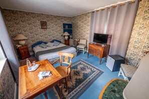 In-room safe, soundproofing, free WiFi