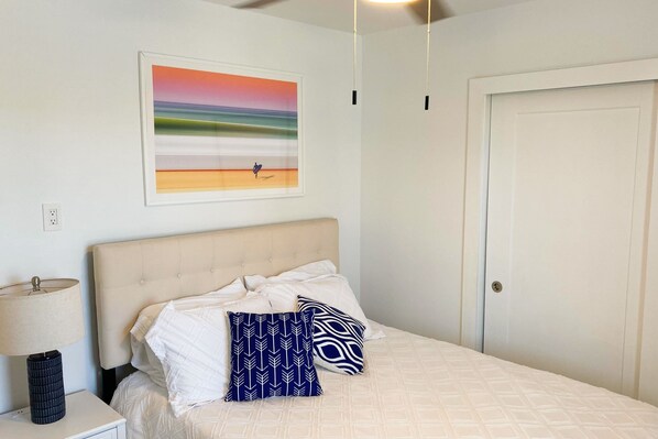 5 عدّة غرف نوم ومكواة/لوح كي وخدمة الإنترنت وملاءات أسرّة