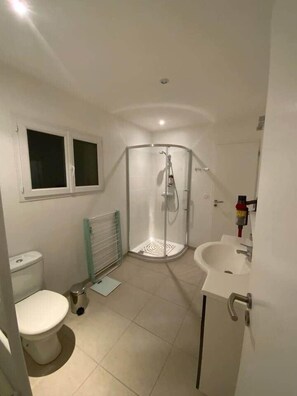 淋浴设施、吹风机