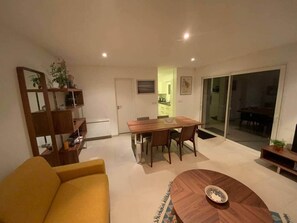 TV - ★ House 49m2 ★ Pessac ★  Netflix ★ Bus ★ Train (Pessac)