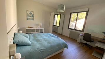 3 bedrooms, iron/ironing board, free WiFi, bed sheets