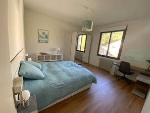 3 bedrooms, iron/ironing board, free WiFi, bed sheets