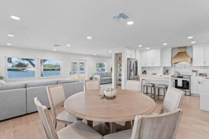 Interior - Waterfront Experience | Boatlift & Boat Rental (Tarpon Springs)