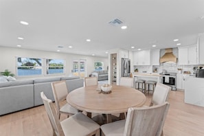 Interior - Waterfront Experience | Boatlift & Boat Rental (Tarpon Springs)