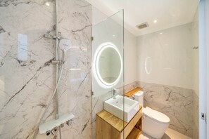 Towels, soap, toilet paper - New Modern, 2Br Villa in Canggu/Pool/Rooftop (Tabanan)