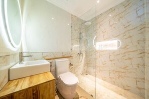 Towels, soap, toilet paper - New Modern, 2Br Villa in Canggu/Pool/Rooftop (Tabanan)