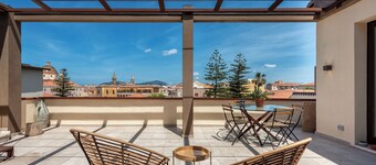 ClickSardegna – San Michele Penthouse med Terrasse og Parkering i Byens Centrum