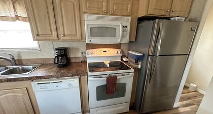 Cozy 1-bedroom park model in lovely Hudson with pool & gym. Max 2 dogs welcomed