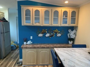 Dining - Cozy 1-bedroom park model in lovely Hudson with pool & gym. Max 2 dogs welcomed (Hudson)
