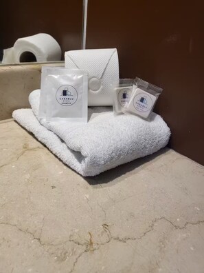 Towels, soap, toilet paper - B3 Akros Suite (Quito)