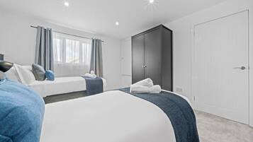 3 bedrooms, desk, iron/ironing board, WiFi