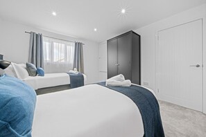 3 عدّة غرف نوم ومكتب ومكواة/لوح كي وواي فاي