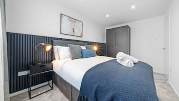 3 bedrooms, desk, iron/ironing board, WiFi