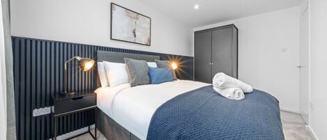 3 bedrooms, desk, iron/ironing board, WiFi
