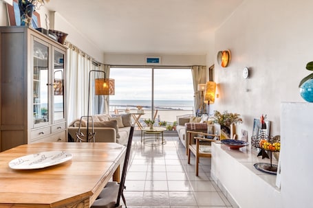 TV. Guest Room - Belle Vue Le quartier haut - Sea View & Wi-Fi