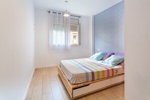 2 makuuhuonetta, silitysrauta/-lauta, Wi-Fi, vuodevaatteet