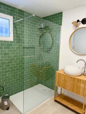 Shower, hair dryer, towels, soap - La Casa de la Yaya - Málaga Beach! :) (Málaga)