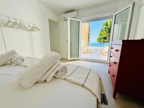 3 bedrooms, iron/ironing board, Internet, bed sheets