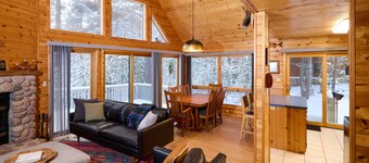 The Pines at Bear Lake - Superb Cabin in Hazelhurst - 3 Bed, 2 Bath