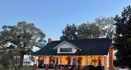 AIKEN HISTORIC FARMHOUSE w Stables, Turnout 20 min to TOWN.