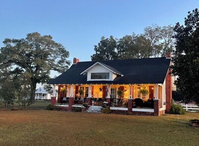 AIKEN HISTORIC FARMHOUSE w Stables, Turnout 20 min to TOWN.