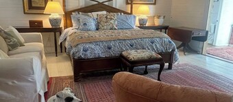 AIKEN HISTORIC FARMHOUSE w Stables, Turnout 20 min to TOWN.