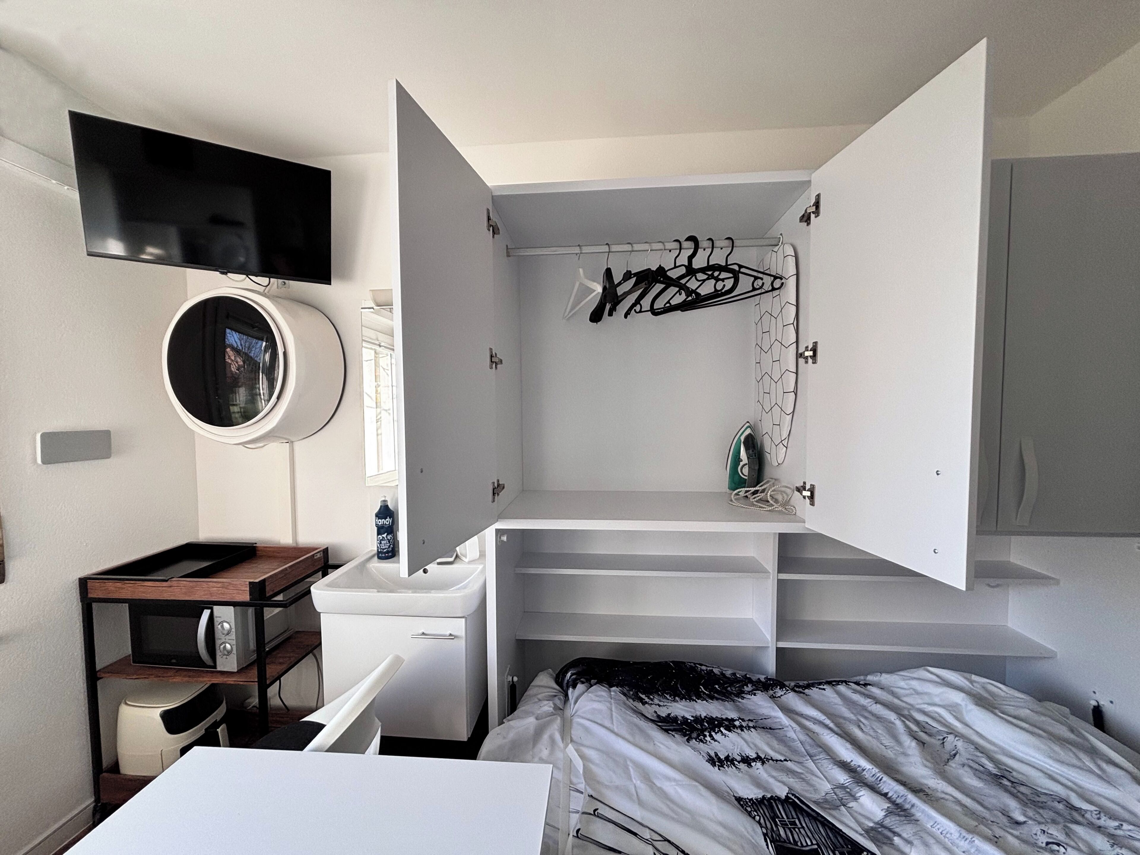 1 chambre, fer et planche à repasser, Wi-Fi, draps fournis