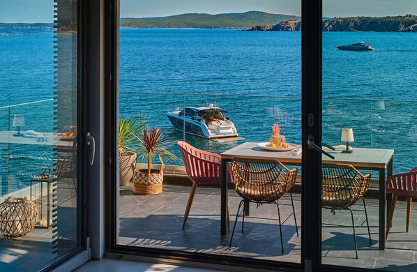 المنشأة من الداخل