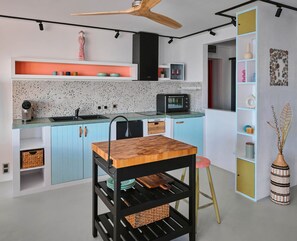 ثلاجة، فرن، ماكينة لصنع القهوة/الشاي، غلّاية كهربائية