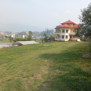 المنطقة المحيطة بالمنشأة