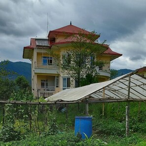 المنشأة من الخارج