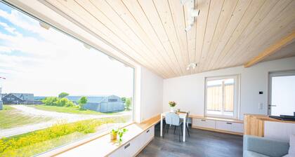 Ferienhaus am Flugplatz umgeben von Natur