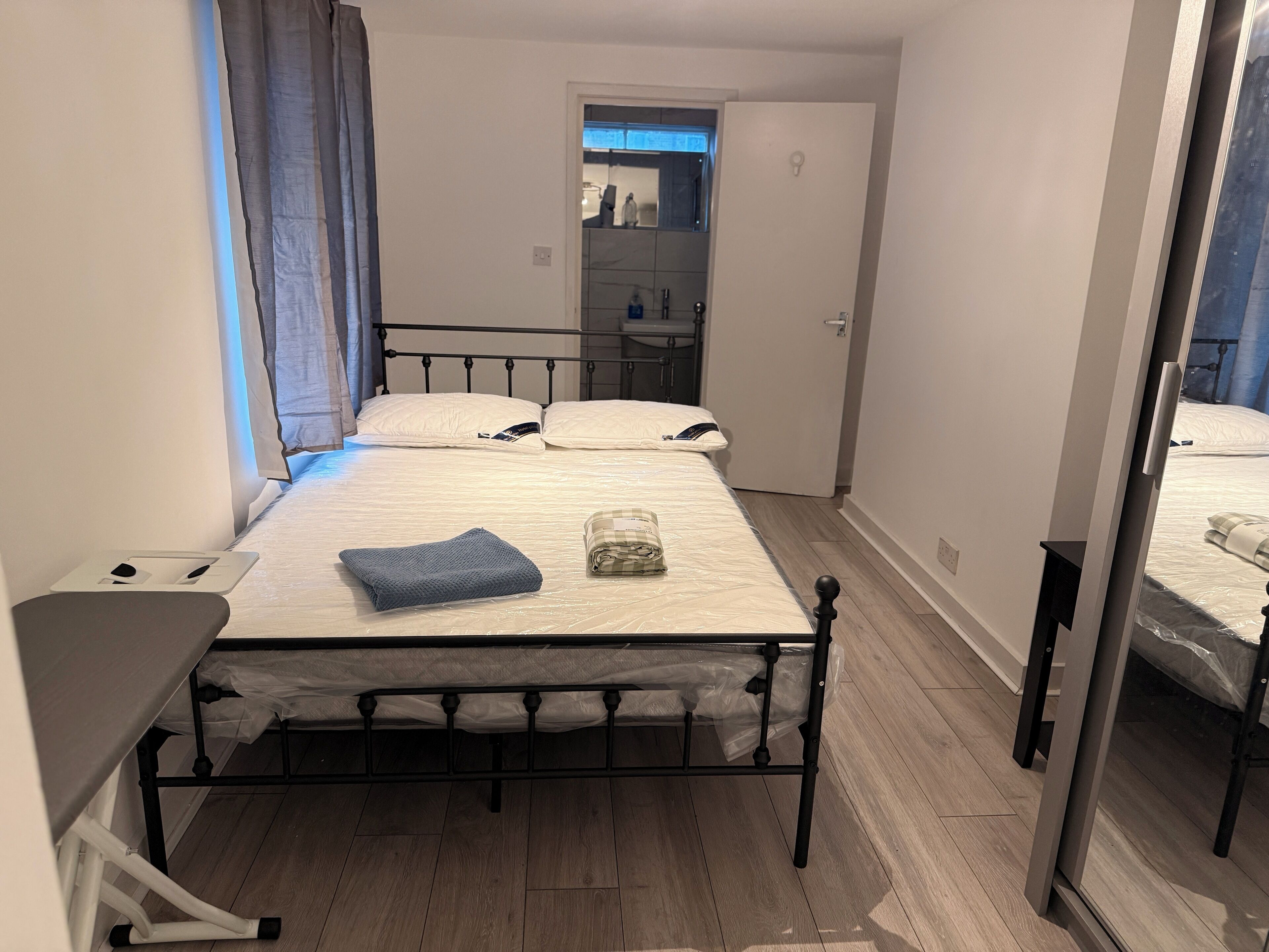 2 bedrooms, iron/ironing board, WiFi, bed sheets