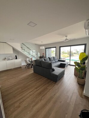 TV - Faro - Panoramic Pool - Private Jacuzzi, 115 m² terrace, infinity pool (Faro)