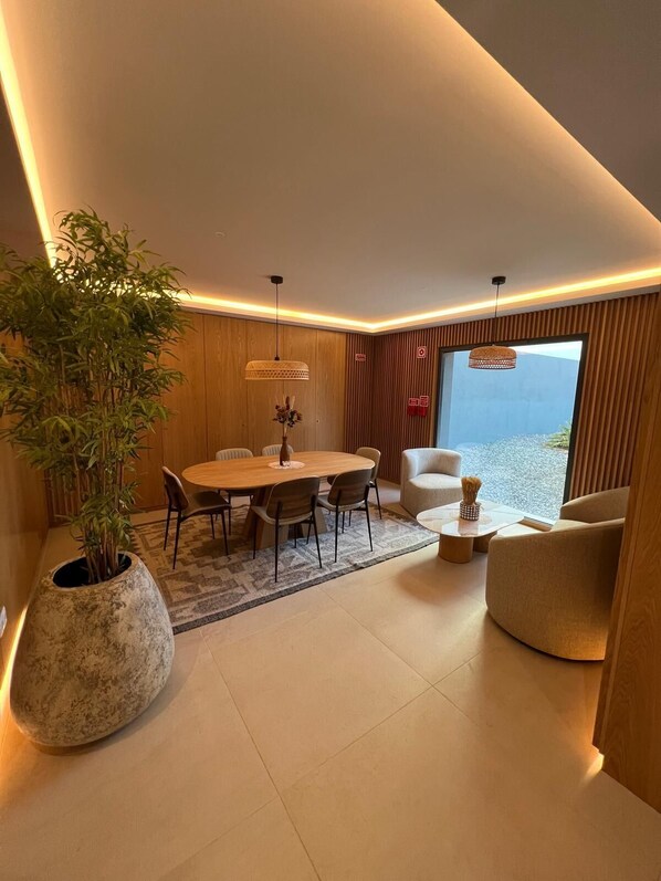 المنشأة من الداخل