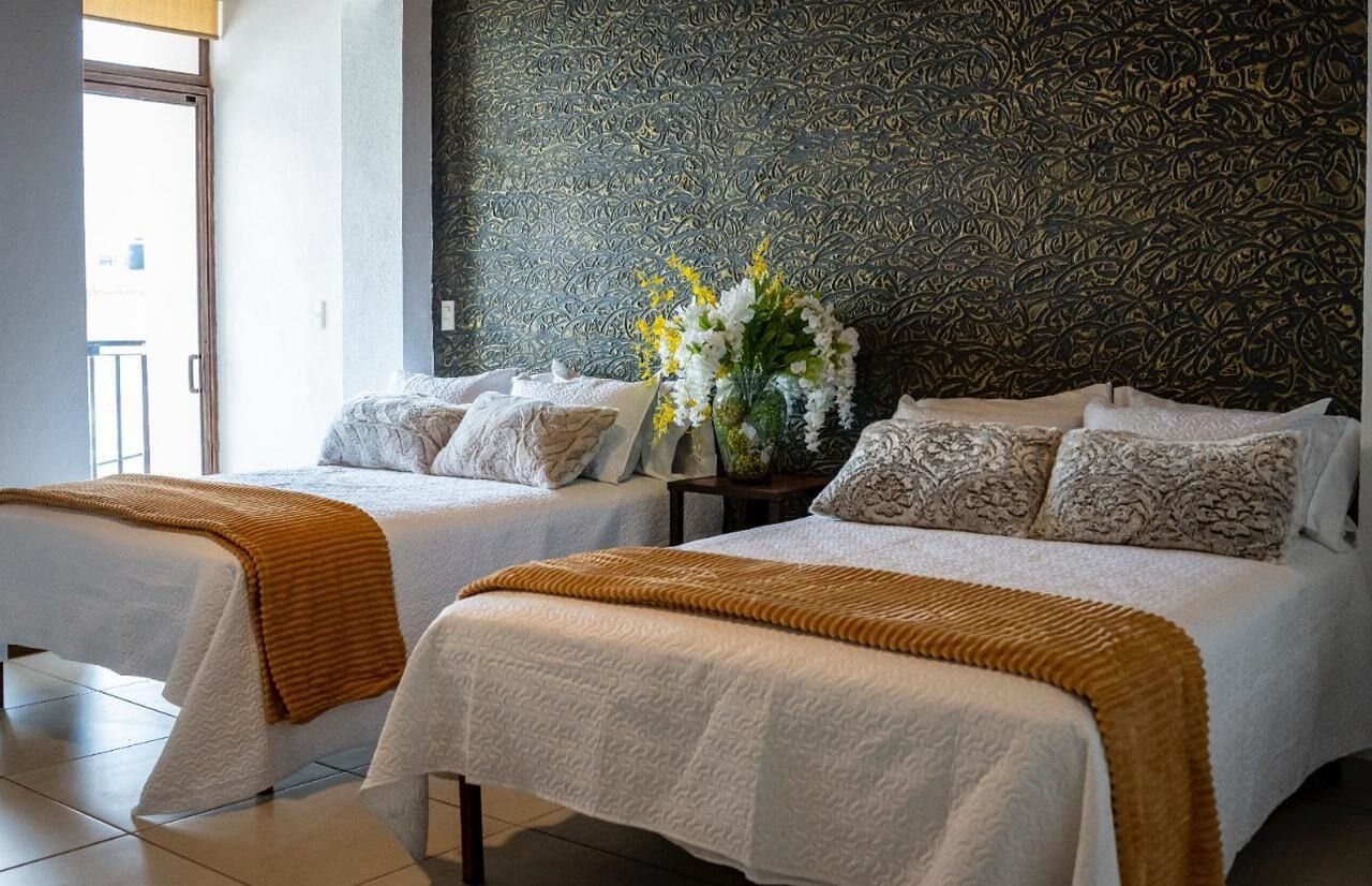 标准双人房, 2 张双人床 | 办公桌、免费 WiFi、床单